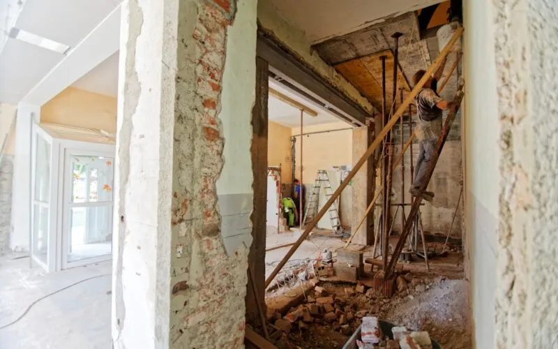 Jaką Fugę Wybrać do Płytek? Kompletny Poradnik 2025