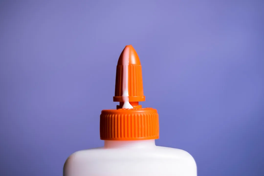 Jaki klej do spieków kwarcowych? 5 Sprawdzonych Opcji w 2025
