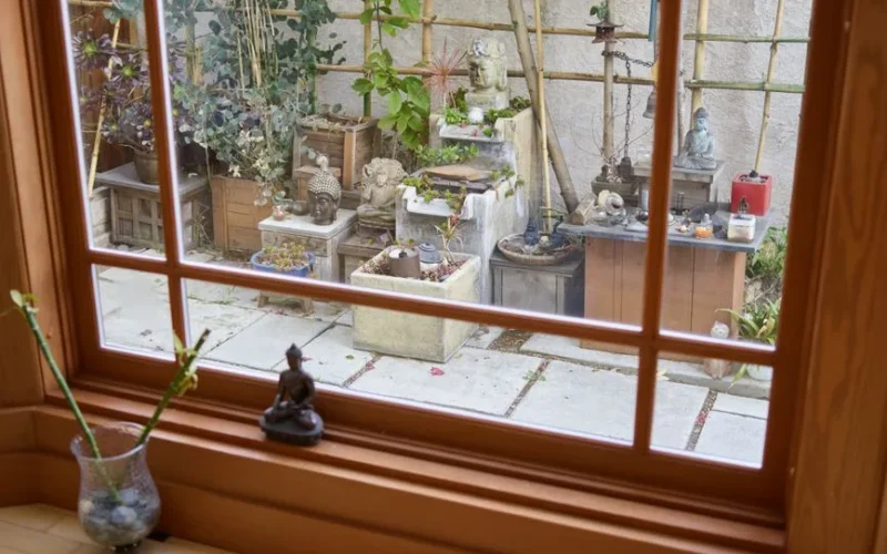 Stwórz japoński balkon zen w 2026-10 zasad i roślin