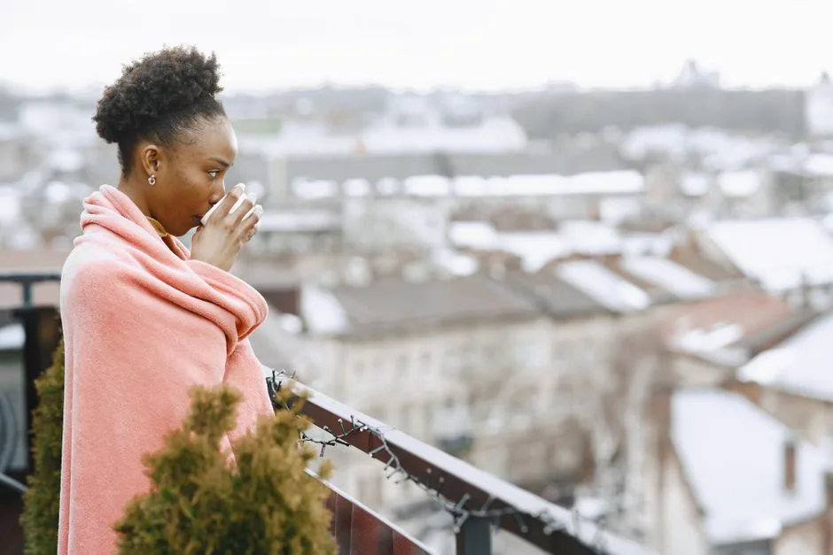 Hygge na balkonie: 10 trików i roślin w stylu skandynawskim