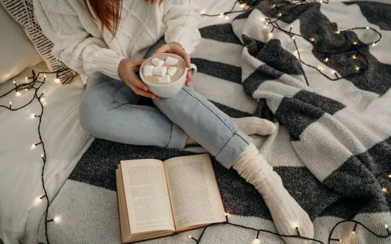 10 porad jak stworzyć sypialnię hygge z przytulnym oświetleniem