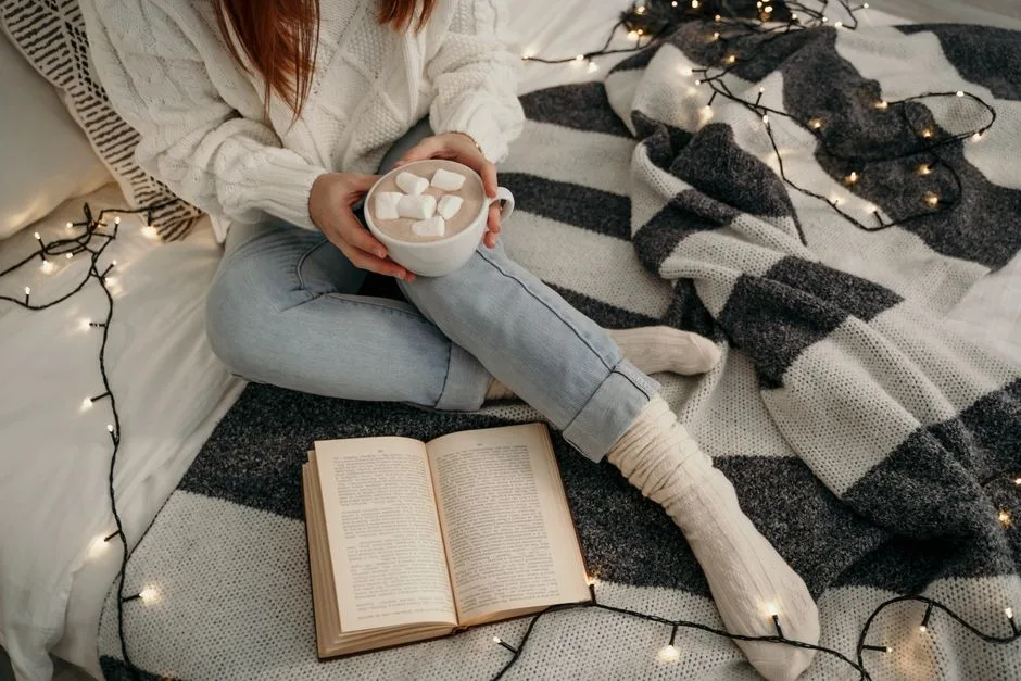 10 porad jak stworzyć sypialnię hygge z przytulnym oświetleniem