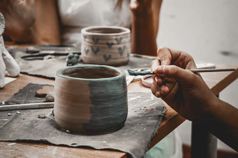 Trwała farba do doniczki ceramicznej - 5 typów, które nie odpadną