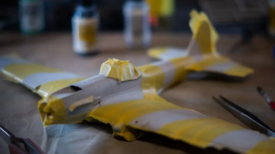 Jakimi Farbami Malować Modele Plastikowe? Kompletny Poradnik 2025