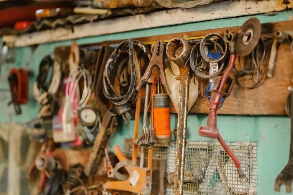Jak zbudować domek narzędziowy w ogrodzie krok po kroku? Poradnik DIY dla majsterkowiczów