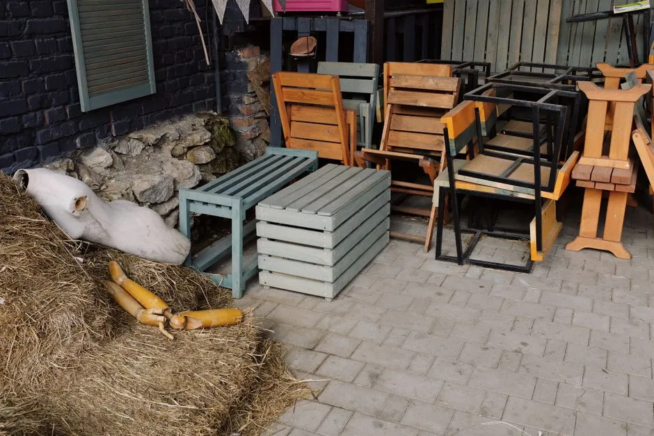 Jakie meble z palet na taras wybrać i jak je zabezpieczyć? Poradnik DIY krok po kroku