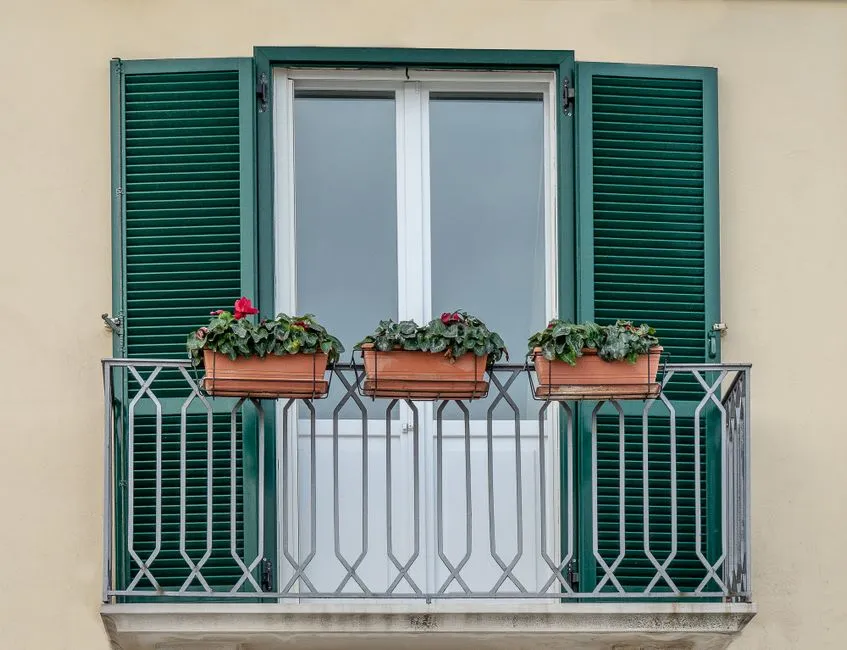 5 sekretów idealnego wyboru doniczek na balkon - uniknij tych błędów