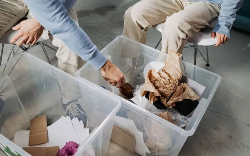 Jak urządzić balkon w stylu eko na budżecie? 10 tanich trików z recyklingu