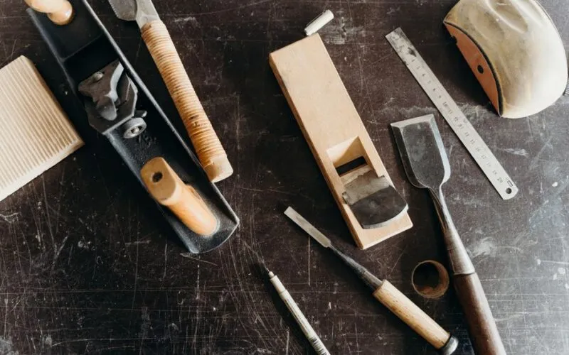 Jaki pistolet do kleju kupić? Ranking 10 Najlepszych Modeli 2026